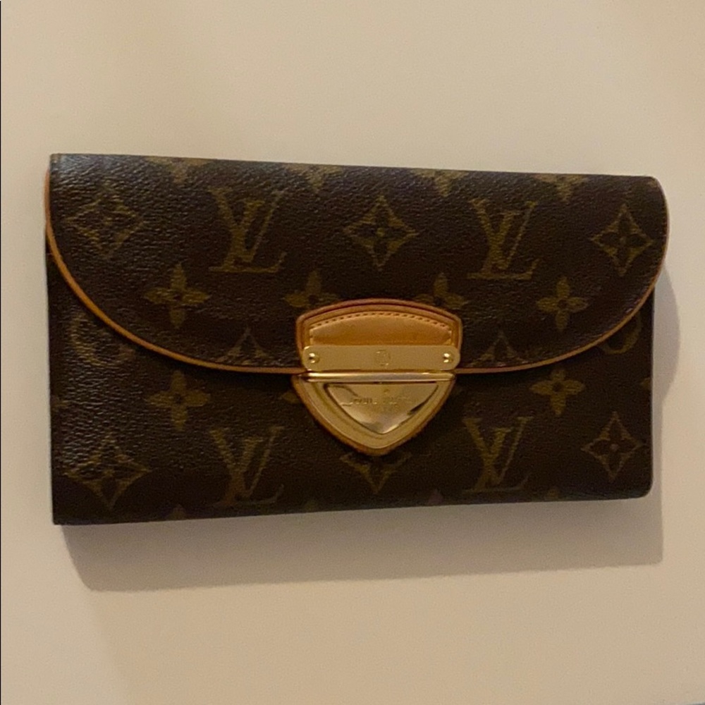 Louis Vuitton trifold passport wallet